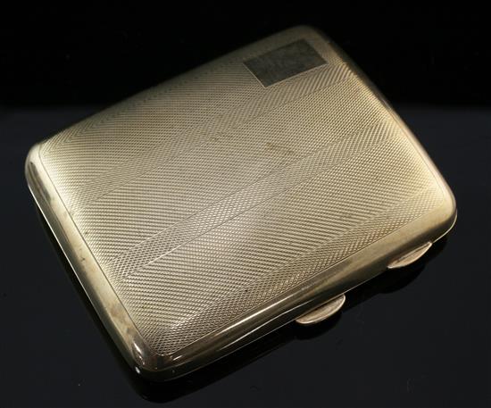 A George V engine turned 9ct gold cigarette case, 3.25in.